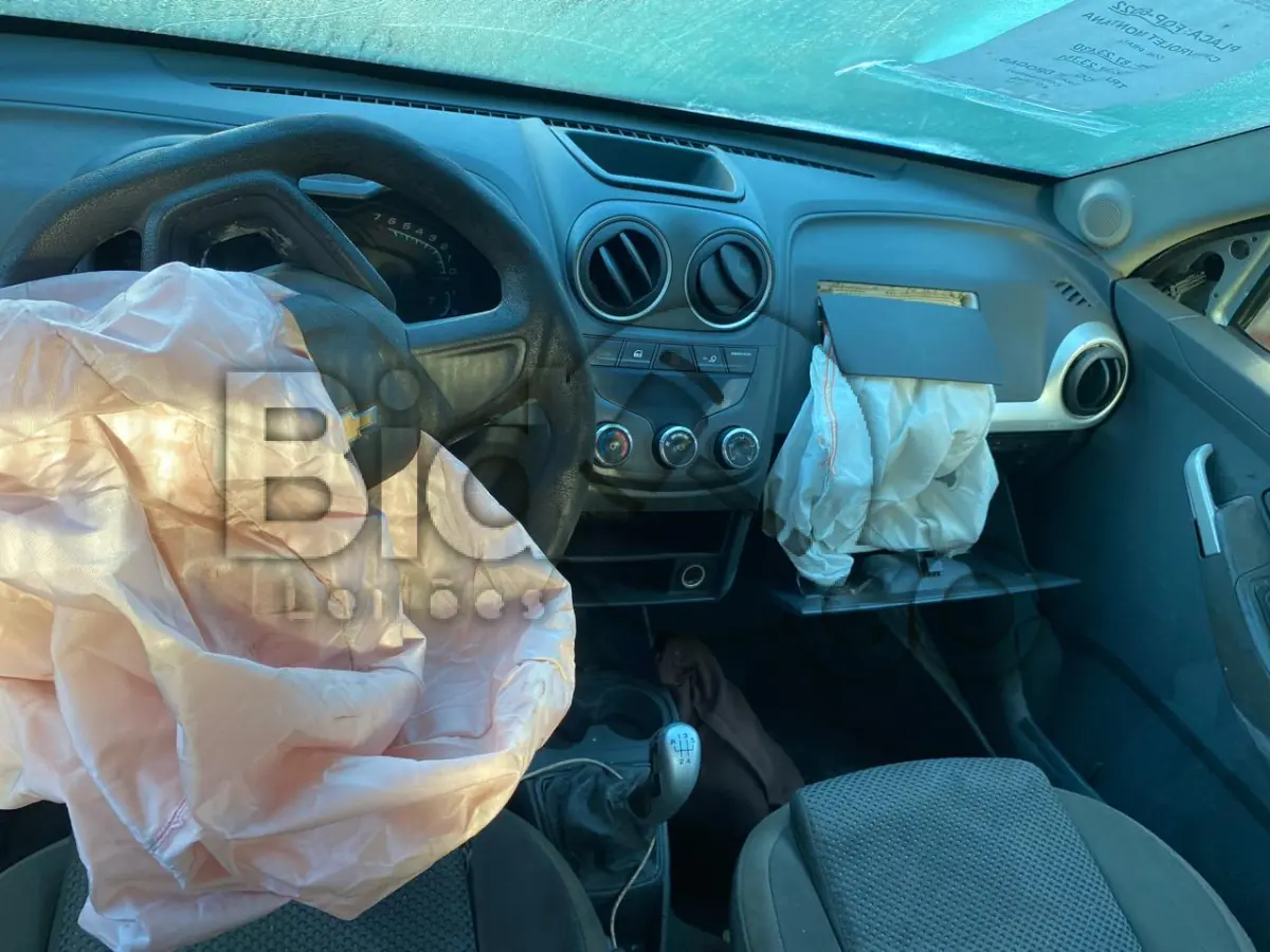 LOTE 023 - SUCATA COM MOTOR INSERVIVEL Espécie: CARGA / Marca: CHEVROLET / Modelo: MONTANA LS / Placa: FQP6D22 / UF: SP /Município: Paraguaçu Paulista / Ano fabricação: 2014 / Ano odelo: 2014 / Cor: PRATA / Chassi: 9BGCA80X0EB270161 / Motor: CSB006136 /RENAVAM:01001280030