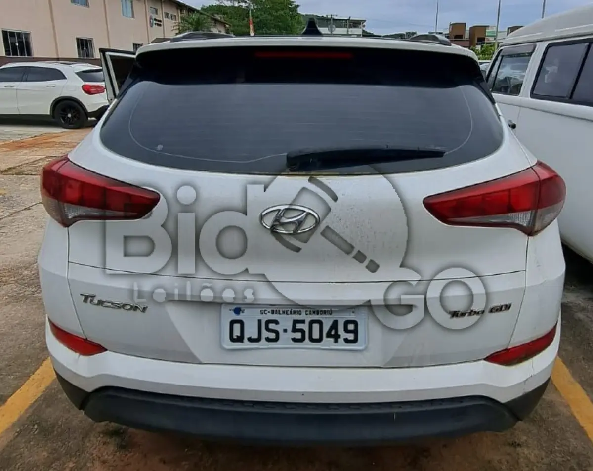 LOTE 017 - Espécie: MISTO / Marca: HYUNDAI / Modelo: TUCSON TURBO GLS / Placa: QJS5049 / UF: SC / Município: Balneário Camboriú / Ano fabricação: 2018 / Ano modelo: 2019 / Cor: BRANCA Chassi: 95PJ3812GKB009656 Motor: G4FJJU386922 RENAVAM: 01172600004 *APRESENTA CÂMBIO QUEBRADO