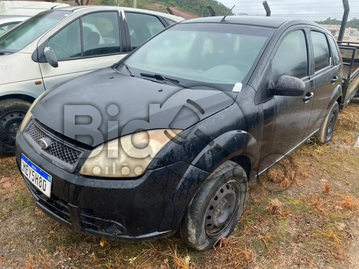 LOTE 002 - Espécie: PASSAGEIRO / Marca: FORD / Modelo: FIESTA FLEX / Placa: MEY5H08 / UF: SC / Município: Barra Velha / Ano fabricação: 2007 / Ano modelo: 2008 / Cor: PRETA / Chassi: 9BFZF10A588183175 / Motor: SMJA88183175 / RENAVAM: 00938538926