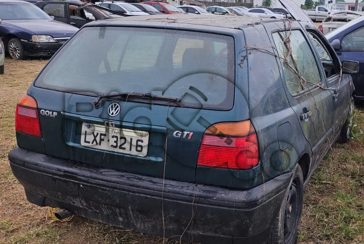 LOTE 005 - Espécie: AUTOMOVEL / Marca: IMP / Modelo: VW GOLF GL / Placa: LXF3216 / UF: SC / Município: Itajaí / Ano fabricação: 1995 / Ano modelo: 1995 / Cor: VERDE / Chassi: WVWCG81H9SW440553 / Motor: ACC235943 / RENAVAM: 637099729