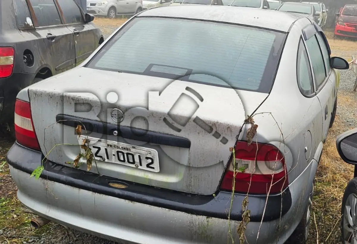 LOTE 011 - Espécie: PASSAGEIRO / Marca: GM / Modelo: VECTRA GLS / Placa: LZI0012 / UF: PR / Município: Colombo / Ano fabricação: 1997 / Ano modelo: 1998 / Cor: PRATA / Chassi: 9BGJK19BWVB503291 / Motor: NN0050406 / RENAVAM: 00681972548