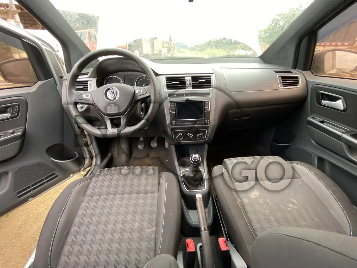 LOTE 009 - Espécie: PASSAGEIRO / Marca: VW / Modelo: FOX TRACK MCV / Placa: QIU3587 / UF: SC / Município: Balneário Camboriú / Ano fabricação: 2017 / Ano modelo: 2018 / Cor: PRATA / Chassi: 9BWAG45Z0J4012437 / Motor: CSE236379 / RENAVAM: 1129857350