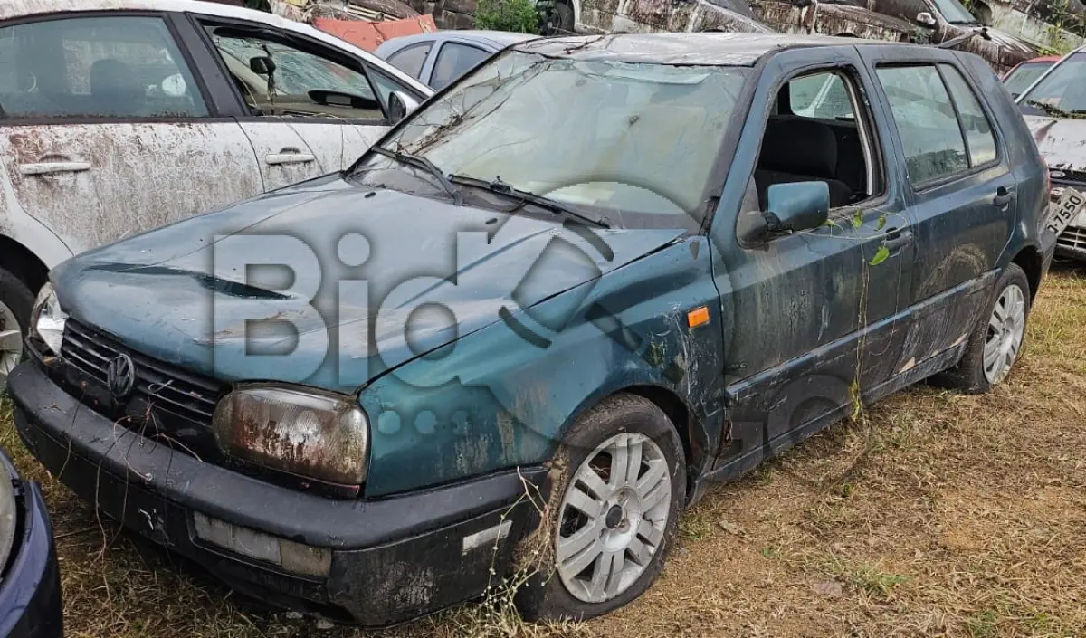 LOTE 005 - Espécie: AUTOMOVEL / Marca: IMP / Modelo: VW GOLF GL / Placa: LXF3216 / UF: SC / Município: Itajaí / Ano fabricação: 1995 / Ano modelo: 1995 / Cor: VERDE / Chassi: WVWCG81H9SW440553 / Motor: ACC235943 / RENAVAM: 637099729