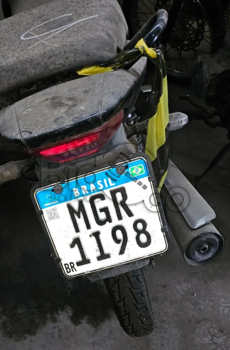 LOTE 010 - Espécie: PASSAGEIRO / Marca: HONDA / Modelo: CG 125 FAN KS / Placa: MGR1898 / UF: SC / Município: Guaramirim / Ano fabricação: 2010 / Ano modelo: 2010 / Cor: PRETA / Chassi: 9C2JC4110AR646518 / Motor: JC41E1A646518 / RENAVAM: 00240128699