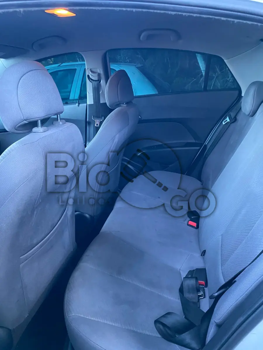 LOTE 010 - Espécie: PASSAGEIRO / Marca: HYUNDAI / Modelo: HB20S 1.6A PREM / Placa: MLJ7173 / UF: SC / Município: Florianópolis / Ano fabricação: 2013 / Ano modelo: 2014 / Cor: BRANCA Chassi:9BHBH41DBEP091431 / Motor: F4FACU713795 / RENAVAM: 536016640