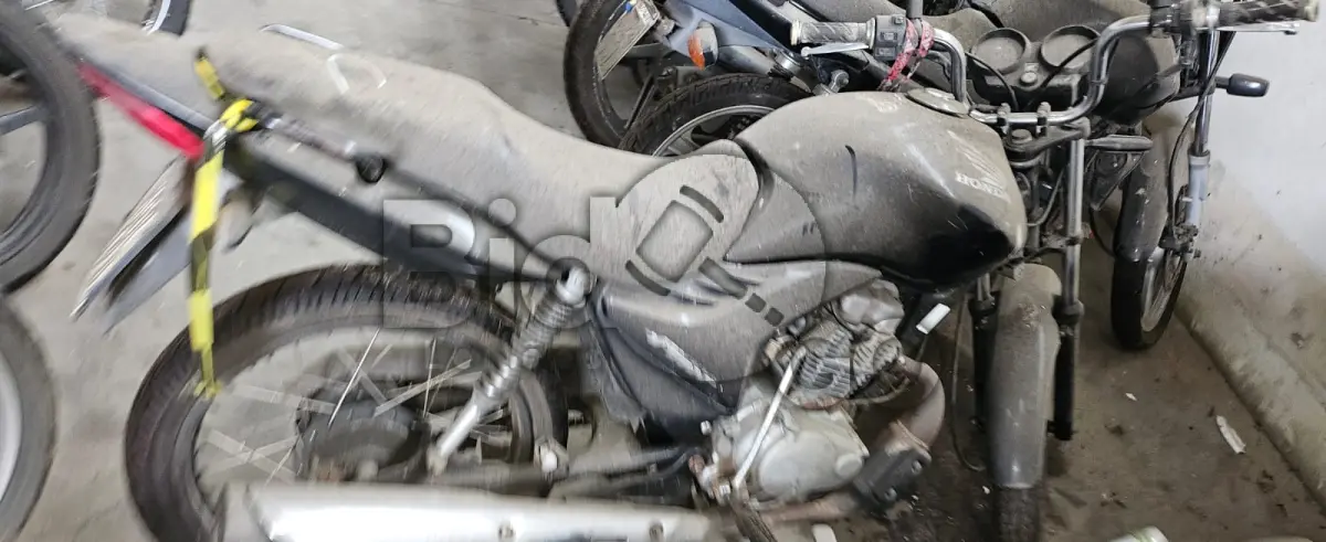 LOTE 010 - Espécie: PASSAGEIRO / Marca: HONDA / Modelo: CG 125 FAN KS / Placa: MGR1898 / UF: SC / Município: Guaramirim / Ano fabricação: 2010 / Ano modelo: 2010 / Cor: PRETA / Chassi: 9C2JC4110AR646518 / Motor: JC41E1A646518 / RENAVAM: 00240128699