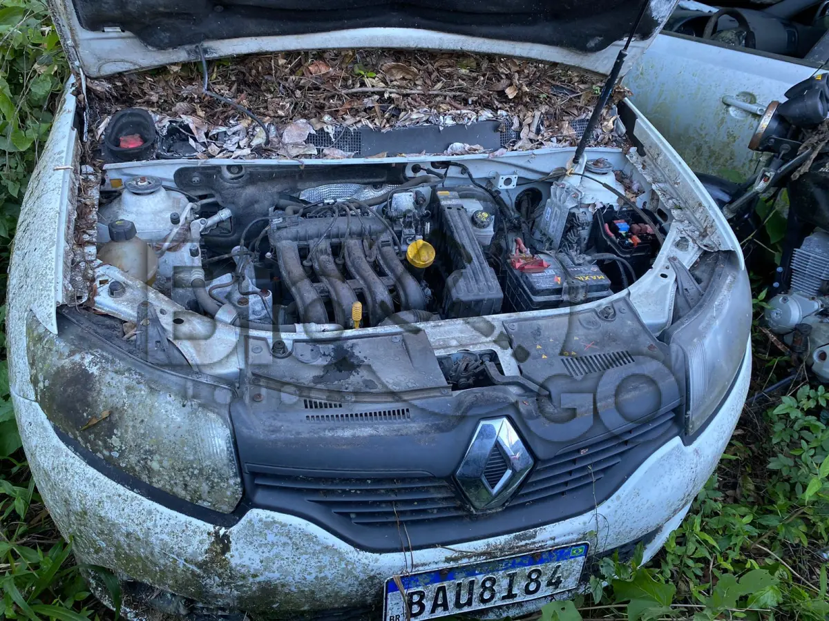 LOTE 004 - Espécie: PASSAGEIRO / Marca: RENAULT / Modelo: SANDERO AUTH 10 / Placa: BAU8I84 / UF: SC / Município: Joinville / Ano fabricação: 2016 / Ano modelo: 2016 / Cor: BRANCA / Chassi: 93Y5SRD04GJ549836 / Motor:D4DJ754Q191531 RENAVAM: 01098632670