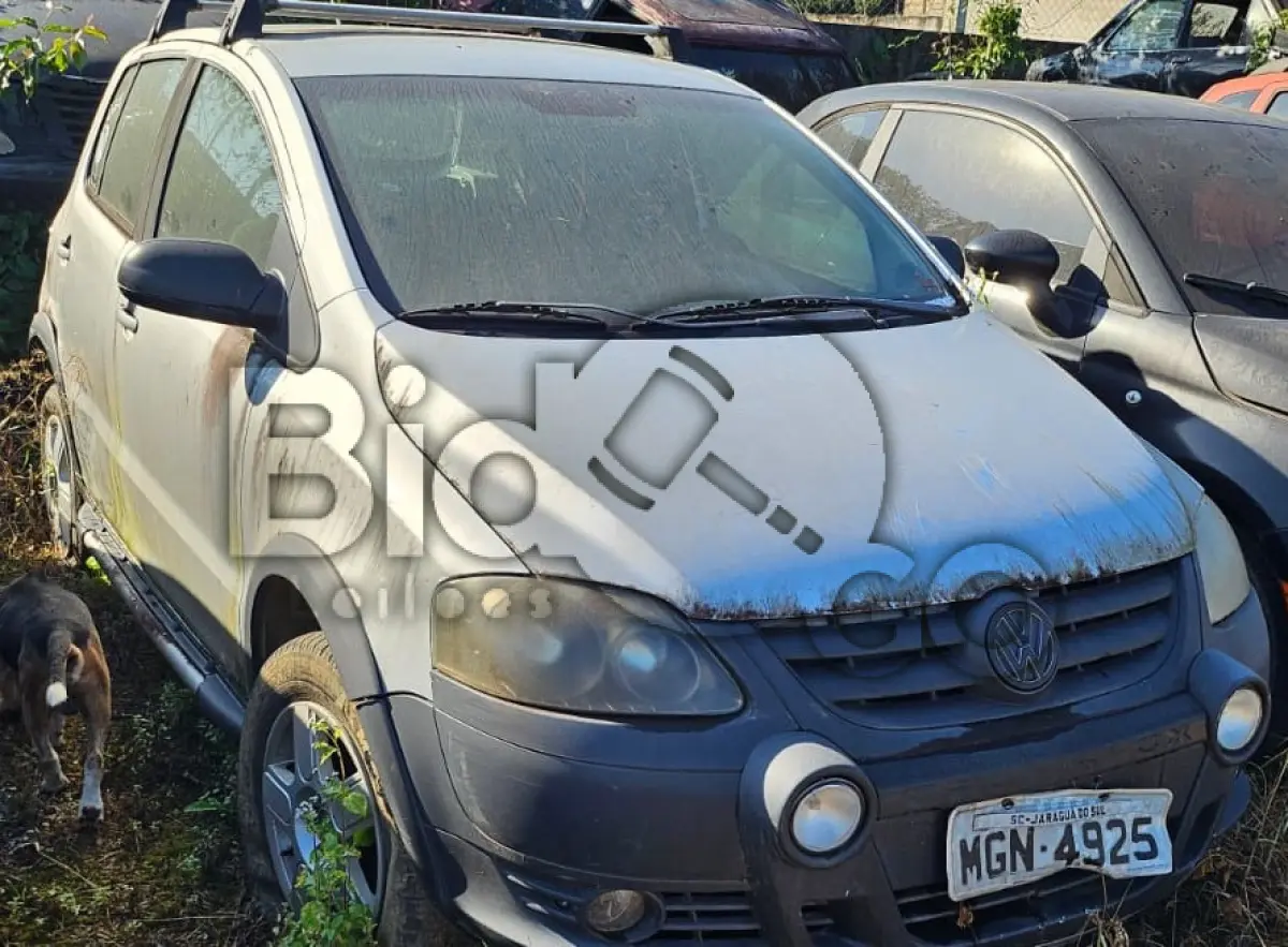 LOTE 006 - Espécie: AUTOMOVEL / Marca: VW / Modelo: CROSSFOX / Placa: MGN4925 / UF: SC / Município: Jaraguá do Sul / Ano fabricação: 2009 / Ano modelo: 2010 / Cor: PRATA / Chassi: 9BWAB05Z7A4028948 / Motor: CCR767734 / RENAVAM: 154140490