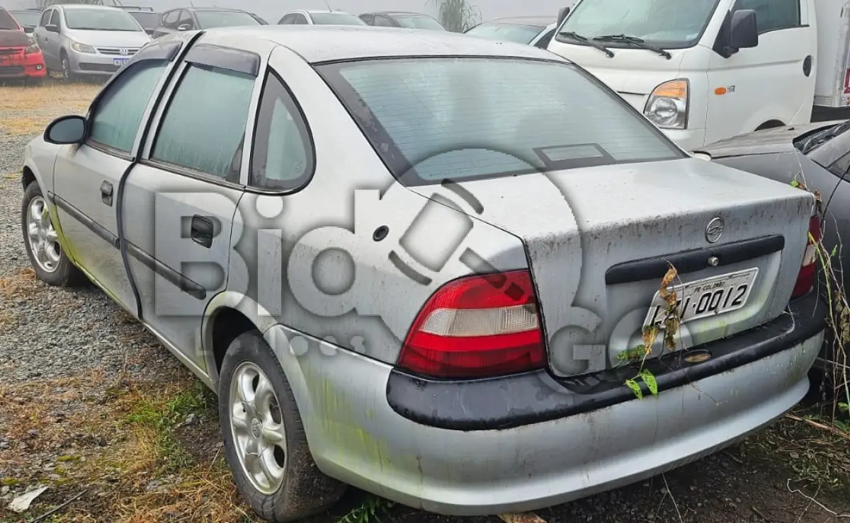 LOTE 011 - Espécie: PASSAGEIRO / Marca: GM / Modelo: VECTRA GLS / Placa: LZI0012 / UF: PR / Município: Colombo / Ano fabricação: 1997 / Ano modelo: 1998 / Cor: PRATA / Chassi: 9BGJK19BWVB503291 / Motor: NN0050406 / RENAVAM: 00681972548