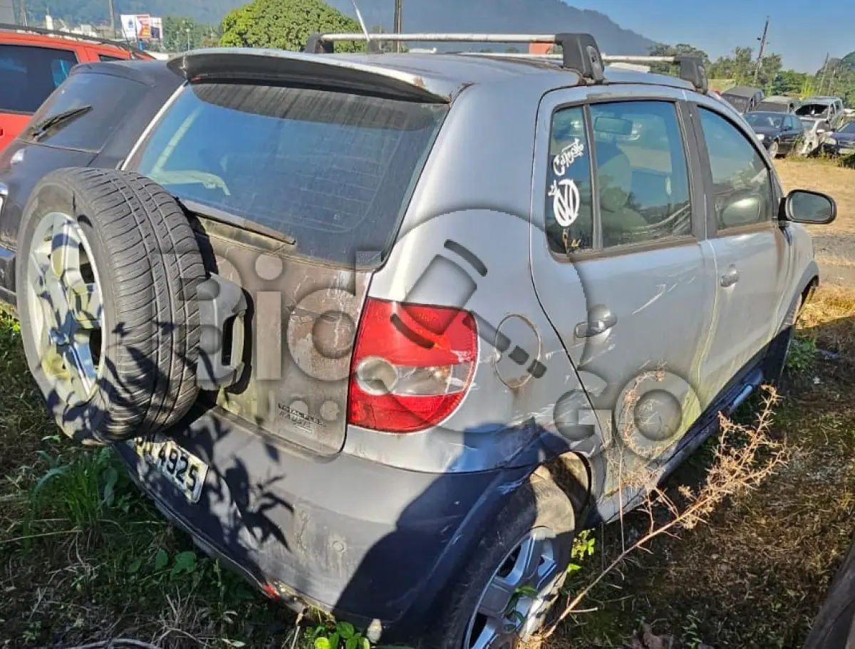 LOTE 006 - Espécie: AUTOMOVEL / Marca: VW / Modelo: CROSSFOX / Placa: MGN4925 / UF: SC / Município: Jaraguá do Sul / Ano fabricação: 2009 / Ano modelo: 2010 / Cor: PRATA / Chassi: 9BWAB05Z7A4028948 / Motor: CCR767734 / RENAVAM: 154140490