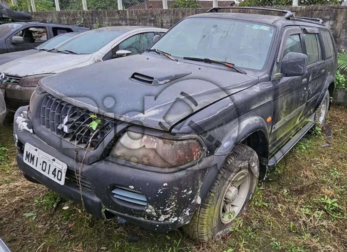 LOTE 019 - Espécie: CAMIONETA / Marca: I / Modelo: MMC PAJERO SP. 4X4 GLS / Placa: MMI0140 / UF: SC / Município: Guaramirim / Ano fabricação: 2001 / Ano modelo: 2001 / Cor: PRETA / Chassi: JMY0RK9701P100832 / Motor: DP2186 / RENAVAM: 763953881