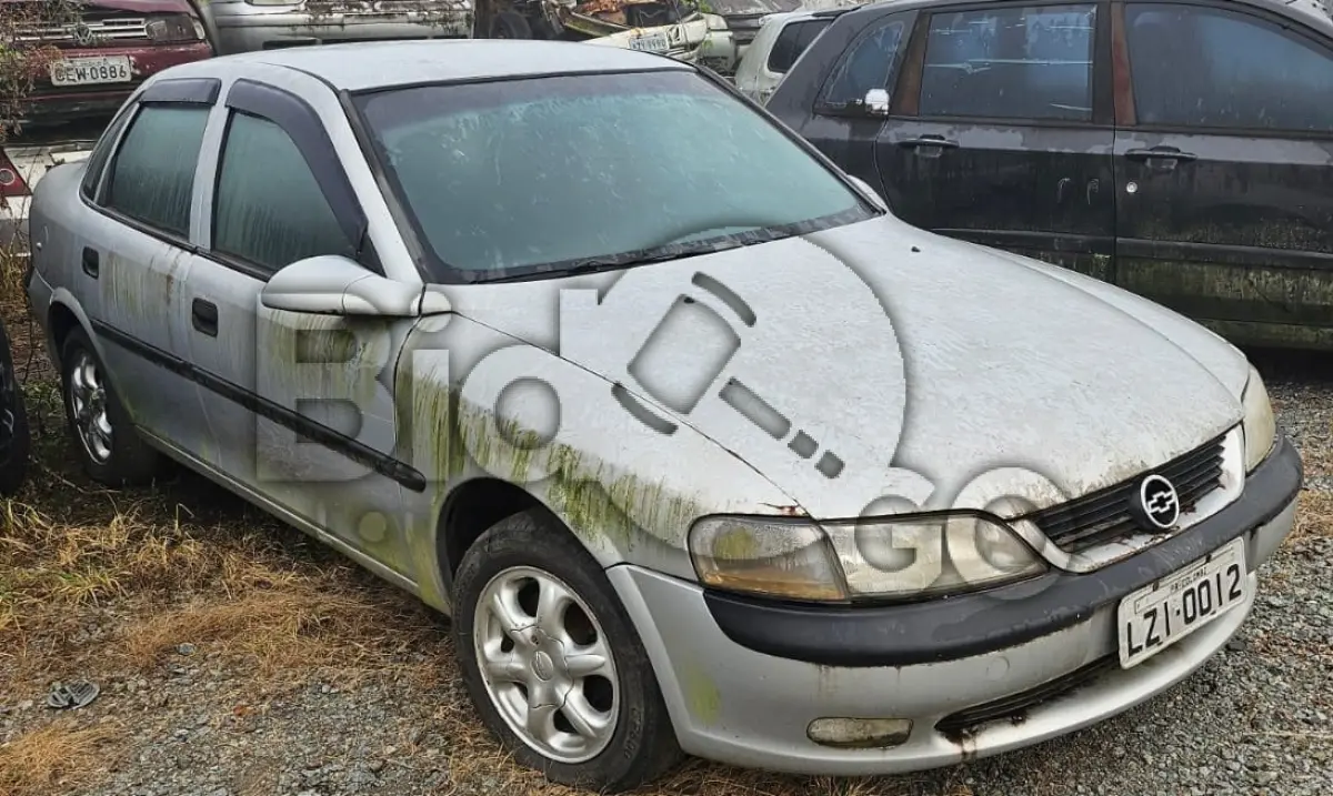 LOTE 011 - Espécie: PASSAGEIRO / Marca: GM / Modelo: VECTRA GLS / Placa: LZI0012 / UF: PR / Município: Colombo / Ano fabricação: 1997 / Ano modelo: 1998 / Cor: PRATA / Chassi: 9BGJK19BWVB503291 / Motor: NN0050406 / RENAVAM: 00681972548