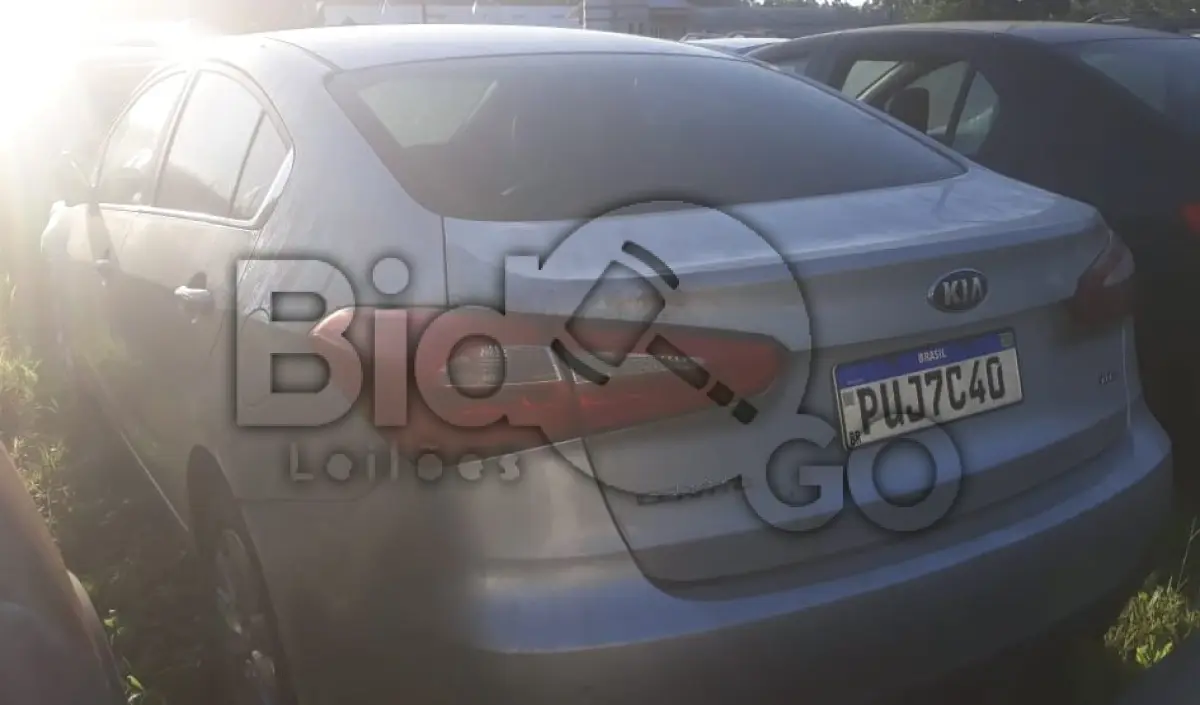 LOTE 026 - Espécie: PASSAGEIRO / Marca: I / Modelo: KIA CERATO FF SX3 ATNB / Placa: PUJ7C40 / UF: SC / Município: Joinville / Ano fabricação: 2014 / Ano modelo: 2015 / Cor: PRATA / Chassi: KNAFZ414BF5255241 / Motor: F4FAEH207024 / RENAVAM: 1095026280