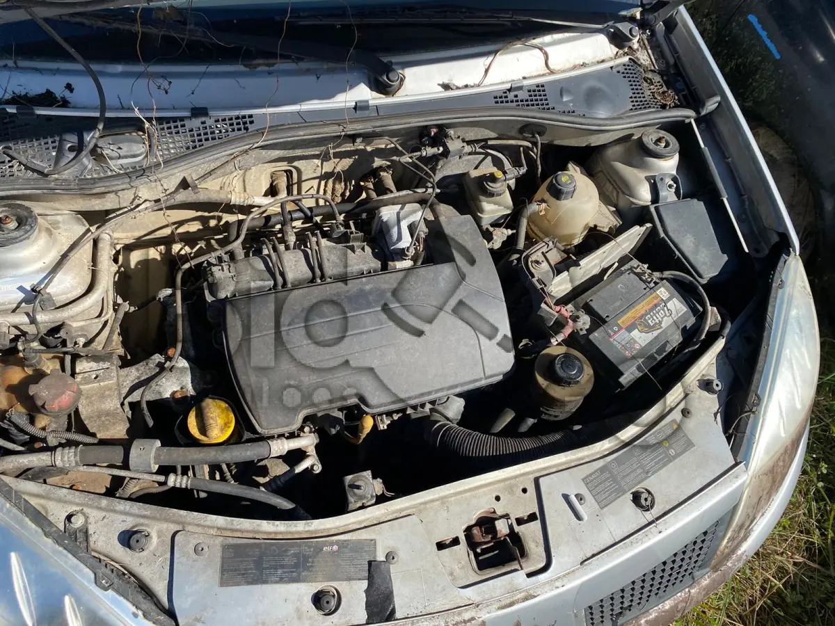 LOTE 010 - Espécie: PASSAGEIRO / Marca: RENAULT / Modelo: SANDERO EXP1016V / Placa: EPY5981 / UF: SP / Município: Praia Grande / Ano fabricação: 2010 / Ano modelo: 2011 / Cor: PRATA / Chassi: 93YBSR7RHBJ678305 / Motor: D4DH760Q137213 / RENAVAM: 266198295
