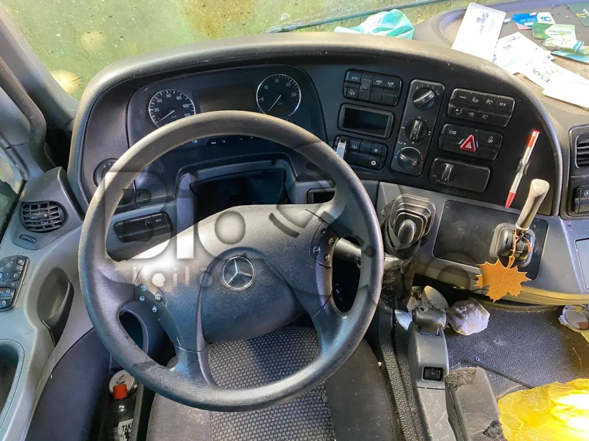 LOTE 009 - Espécie: TRACAO / Marca: M.BENZ / Modelo: ACTROS 2646LS6X4 / Placa: QBH7F57 / UF: PR / Município: Dois Vizinhos / Ano fabricação: 2014 / Ano modelo: 2014 / Cor: BRANCA / Chassi: 9BM934241ES022543 / Motor: 5410000U9064958 / RENAVAM: 1002246293