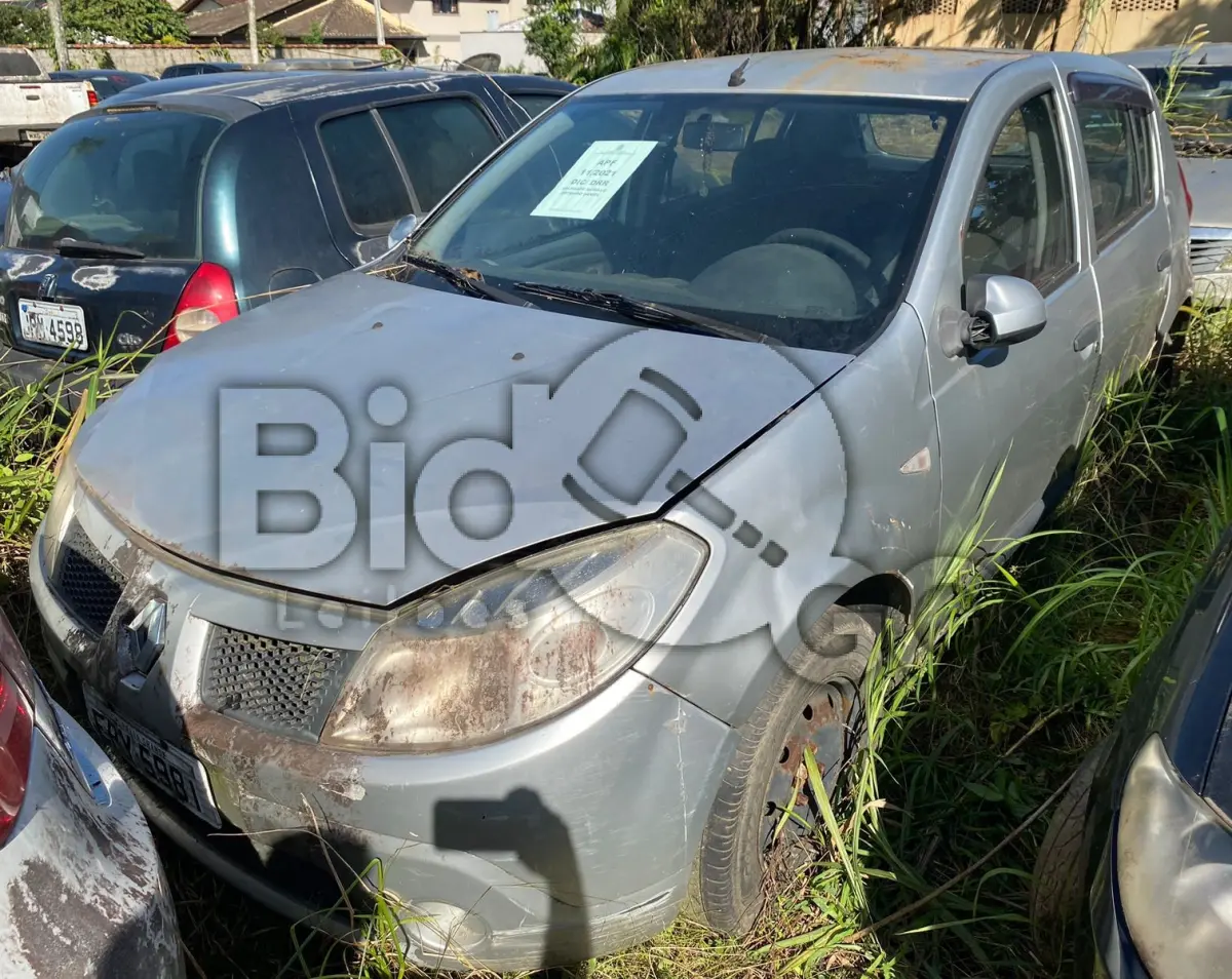 LOTE 010 - Espécie: PASSAGEIRO / Marca: RENAULT / Modelo: SANDERO EXP1016V / Placa: EPY5981 / UF: SP / Município: Praia Grande / Ano fabricação: 2010 / Ano modelo: 2011 / Cor: PRATA / Chassi: 93YBSR7RHBJ678305 / Motor: D4DH760Q137213 / RENAVAM: 266198295