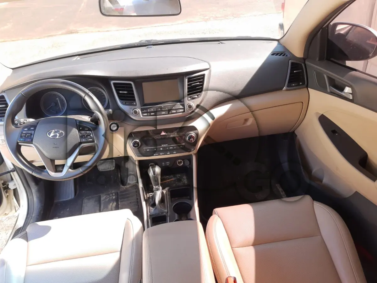 LOTE 017 - Espécie: MISTO / Marca: HYUNDAI / Modelo: TUCSON TURBO GLS / Placa: QJS5049 / UF: SC / Município: Balneário Camboriú / Ano fabricação: 2018 / Ano modelo: 2019 / Cor: BRANCA Chassi: 95PJ3812GKB009656 Motor: G4FJJU386922 RENAVAM: 01172600004 *APRESENTA CÂMBIO QUEBRADO