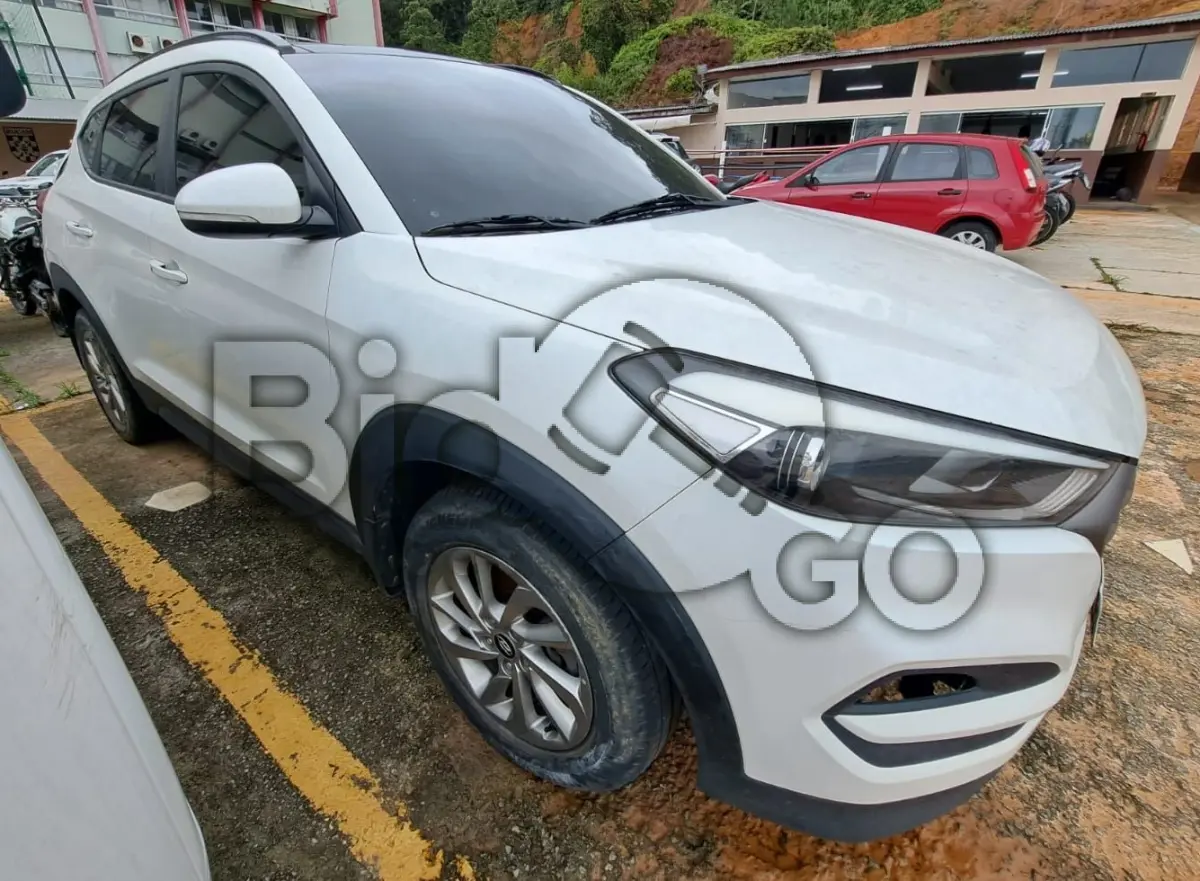 LOTE 017 - Espécie: MISTO / Marca: HYUNDAI / Modelo: TUCSON TURBO GLS / Placa: QJS5049 / UF: SC / Município: Balneário Camboriú / Ano fabricação: 2018 / Ano modelo: 2019 / Cor: BRANCA Chassi: 95PJ3812GKB009656 Motor: G4FJJU386922 RENAVAM: 01172600004 *APRESENTA CÂMBIO QUEBRADO