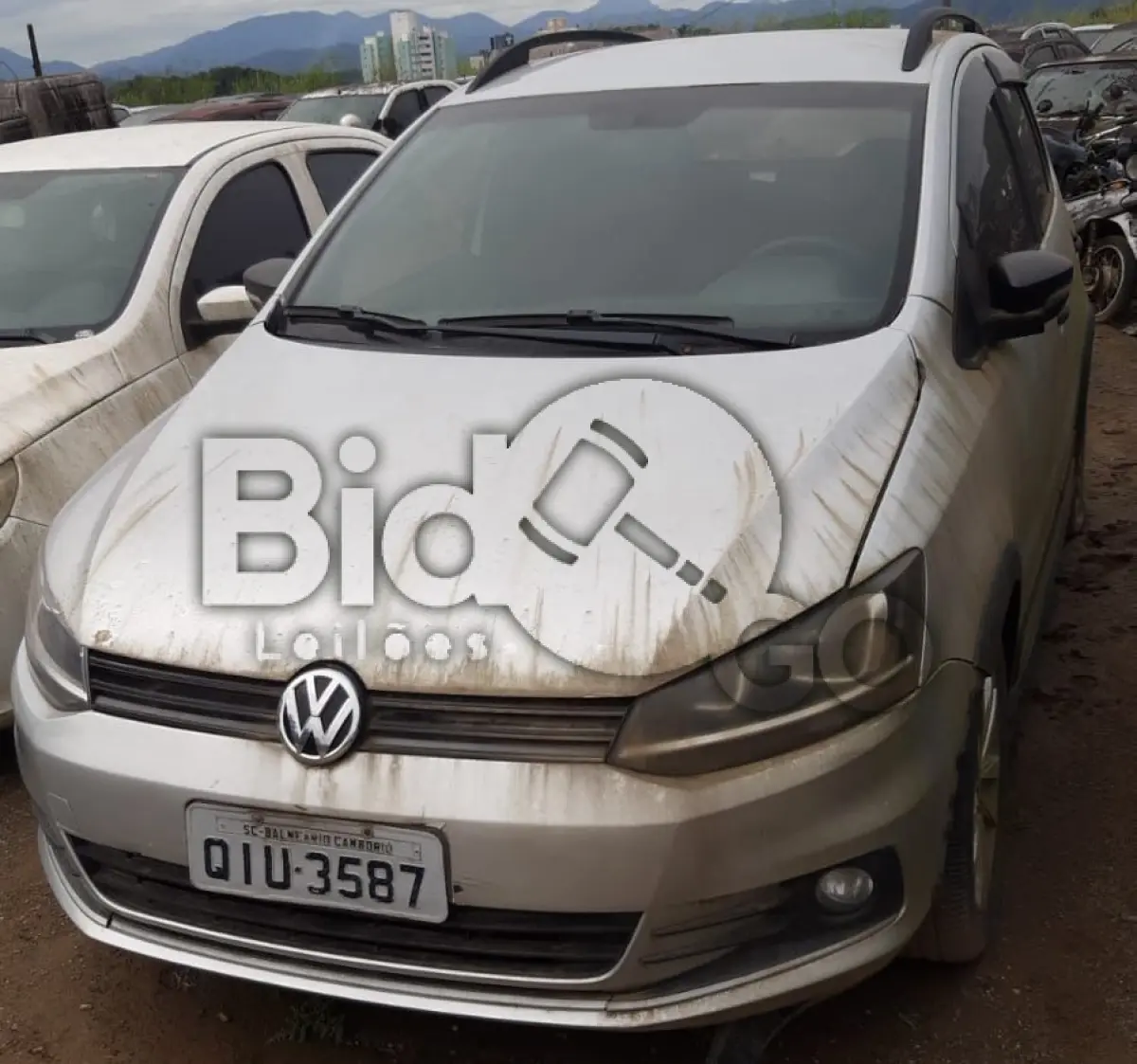 LOTE 009 - Espécie: PASSAGEIRO / Marca: VW / Modelo: FOX TRACK MCV / Placa: QIU3587 / UF: SC / Município: Balneário Camboriú / Ano fabricação: 2017 / Ano modelo: 2018 / Cor: PRATA / Chassi: 9BWAG45Z0J4012437 / Motor: CSE236379 / RENAVAM: 1129857350