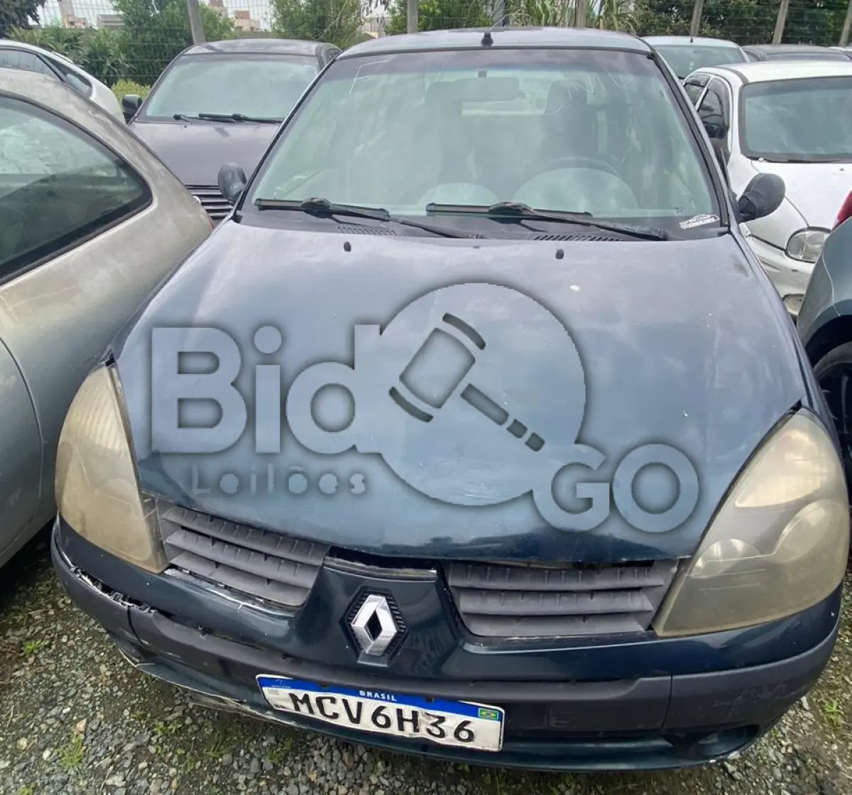 LOTE 016 - SUCATA COM MOTOR SERVÍVEL - Espécie: PASSAGEIRO / Marca: RENAULT / Modelo: CLIO EXP 10 16VS / Placa: MCV6H36 / UF: SC / Município: Itajaí / Ano fabricação: 2004 / Ano modelo: 2005 / Cor: VERDE / Chassi: 93YLB06155J536098 / Motor: D4DA700Q084946 / RENAVAM: 00835246272