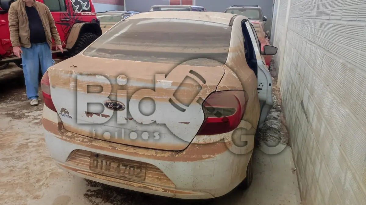 LOTE 005 - Espécie: PASSAGEIRO / Marca: FORD / Modelo: KA SE 1.0 SD B / Placa: QIW4702 / UF: SC / Município: Itajaí / Ano fabricação: 2016 / Ano modelo: 2016 / Cor: BRANCA / Chassi: 9BFZH54L4H843290 Motor: XNKAH8432904 / RENAVAM: 01114130122 *AFETADO POR ENCHENTE