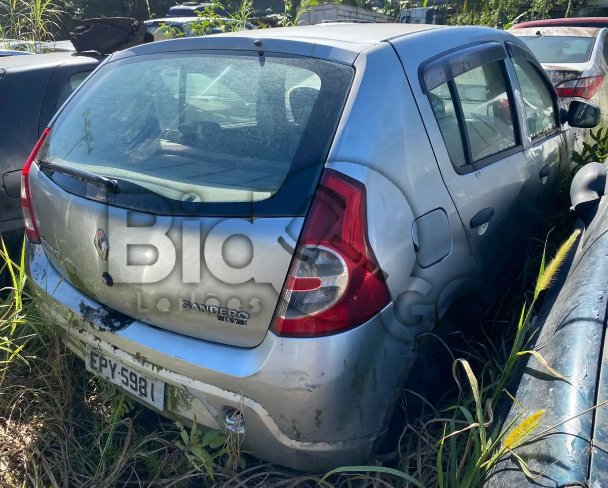 LOTE 010 - Espécie: PASSAGEIRO / Marca: RENAULT / Modelo: SANDERO EXP1016V / Placa: EPY5981 / UF: SP / Município: Praia Grande / Ano fabricação: 2010 / Ano modelo: 2011 / Cor: PRATA / Chassi: 93YBSR7RHBJ678305 / Motor: D4DH760Q137213 / RENAVAM: 266198295