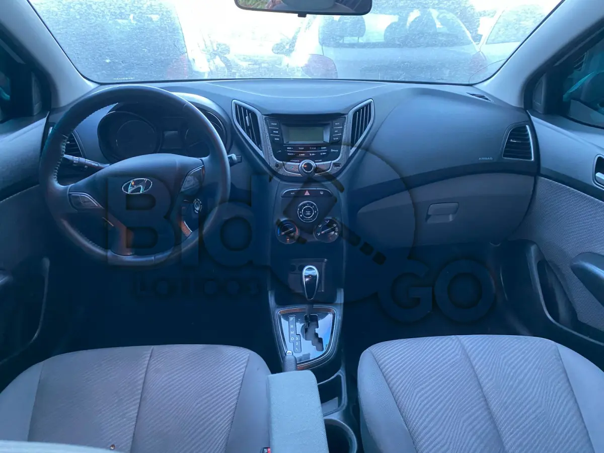 LOTE 010 - Espécie: PASSAGEIRO / Marca: HYUNDAI / Modelo: HB20S 1.6A PREM / Placa: MLJ7173 / UF: SC / Município: Florianópolis / Ano fabricação: 2013 / Ano modelo: 2014 / Cor: BRANCA Chassi:9BHBH41DBEP091431 / Motor: F4FACU713795 / RENAVAM: 536016640