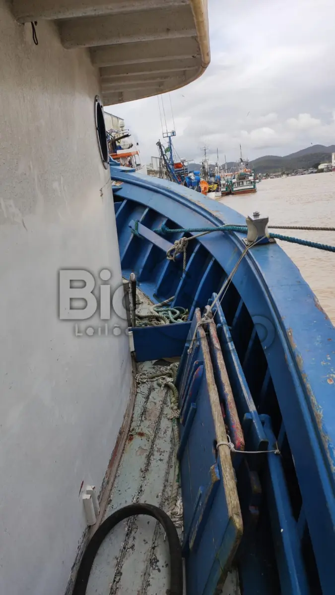 LOTE 001 - Pesqueiro, Nome: Golfo Pesca v, Construtor: desconhecido, Ano: 2011, Registro Capitánia dos Portos:443047797, Comprimento: 25,35 metros, Motor: Cummins 435HP *Parcelamento autorizado conforme item 7.9 deste edital