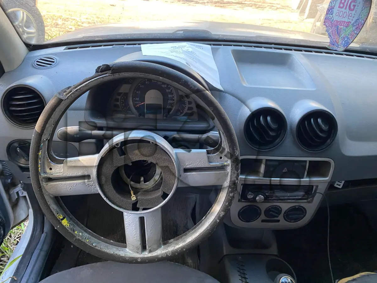 LOTE 003 - Espécie: PASSAGEIRO / Marca: VW / Modelo: GOL 1.6 POWER / Placa: JMM5E91 / UF: SP / Município: São Paulo / Ano fabricação: 2006 / Ano modelo: 2007 / Cor: BRANCA Chassi: 9BWCB05W87T073216 / Motor: BWX001166 / RENAVAM: 00904718891