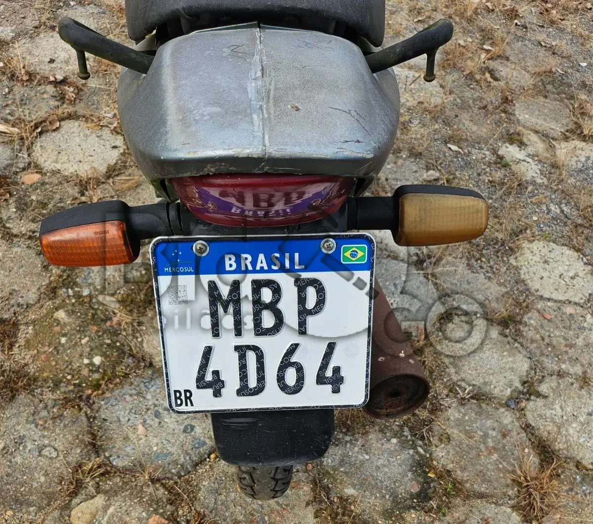 LOTE 014 - Espécie: PASSAGEIRO / Marca: HONDA / Modelo: CG 125 TITAN KS / Placa: MBP4D64 / UF: SC / Município: Jaraguá do Sul / Ano fabricação: 2002 / Ano modelo: 2002 / Cor: PRATA / Chassi: 9C2JC30102R235675 / Motor: JC30E12235675 / RENAVAM: 784038350