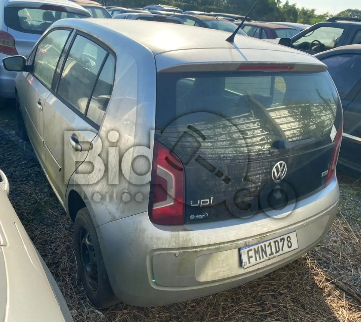 LOTE 004 - Espécie: PASSAGEIRO / Marca: VW / Modelo: UP MOVE MB / Placa: FMN1D78 / UF: PR / Município: Guarapuava / Ano fabricação: 2015 / Ano modelo: 2016 / Cor: PRATA / Chassi: 9BWAH4128GT529067 / Motor: CYT005325 / RENAVAM: 01065966617