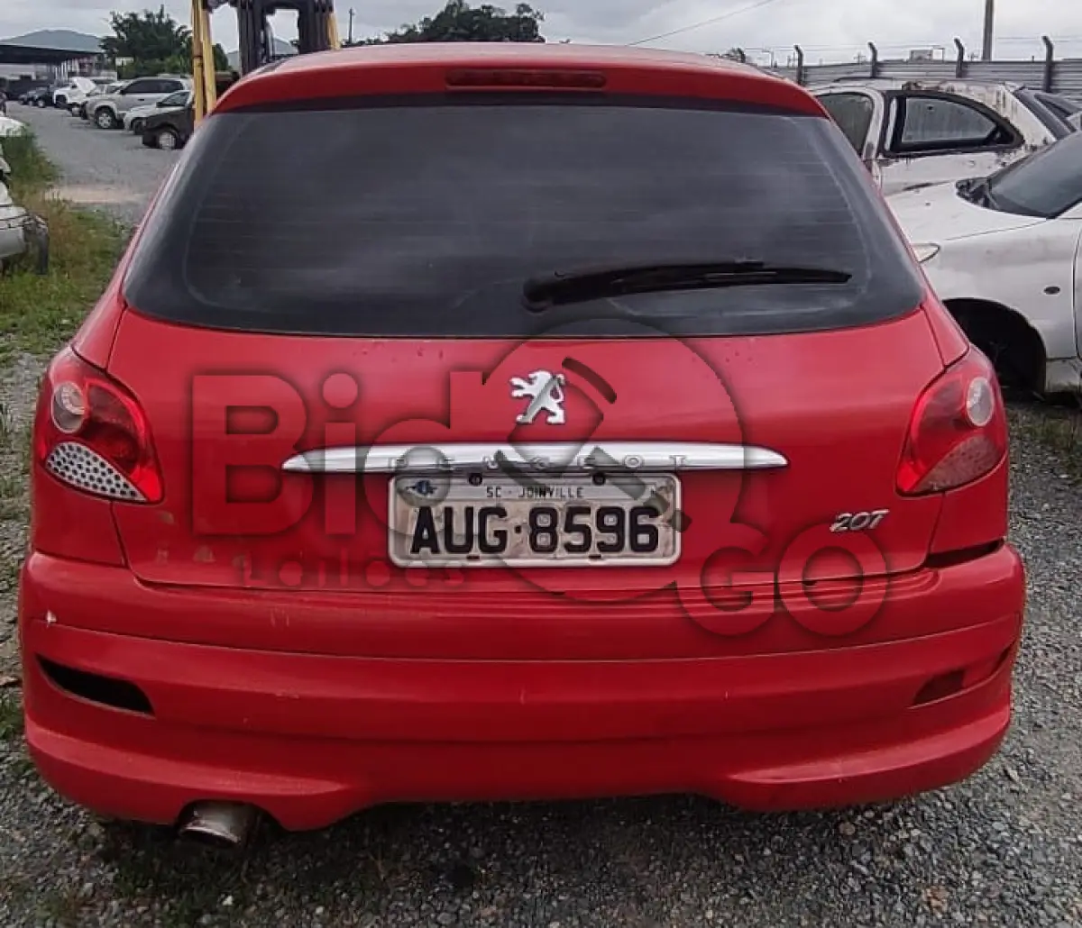 LOTE 029 - Espécie: PASSAGEIRO / Marca: PEUGEOT / Modelo: 207HB XR / Placa: AUG8F96 / UF: SC / Município: Joinville / Ano fabricação: 2011 / Ano modelo: 2012 / Cor: VERMELHA / Chassi: 9362LKFWXCB012327 / Motor: 10DBSS0159724 / RENAVAM: 00338828796