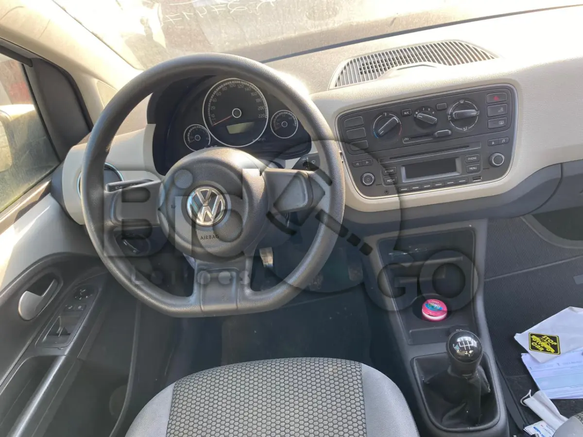 LOTE 004 - Espécie: PASSAGEIRO / Marca: VW / Modelo: UP MOVE MB / Placa: FMN1D78 / UF: PR / Município: Guarapuava / Ano fabricação: 2015 / Ano modelo: 2016 / Cor: PRATA / Chassi: 9BWAH4128GT529067 / Motor: CYT005325 / RENAVAM: 01065966617