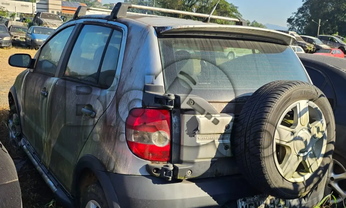 LOTE 006 - Espécie: AUTOMOVEL / Marca: VW / Modelo: CROSSFOX / Placa: MGN4925 / UF: SC / Município: Jaraguá do Sul / Ano fabricação: 2009 / Ano modelo: 2010 / Cor: PRATA / Chassi: 9BWAB05Z7A4028948 / Motor: CCR767734 / RENAVAM: 154140490