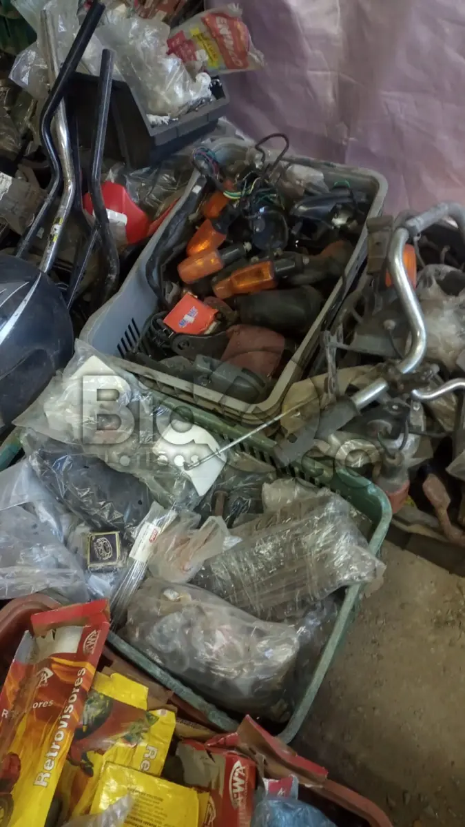 LOTE 004 - peças de moto Novas e usadas