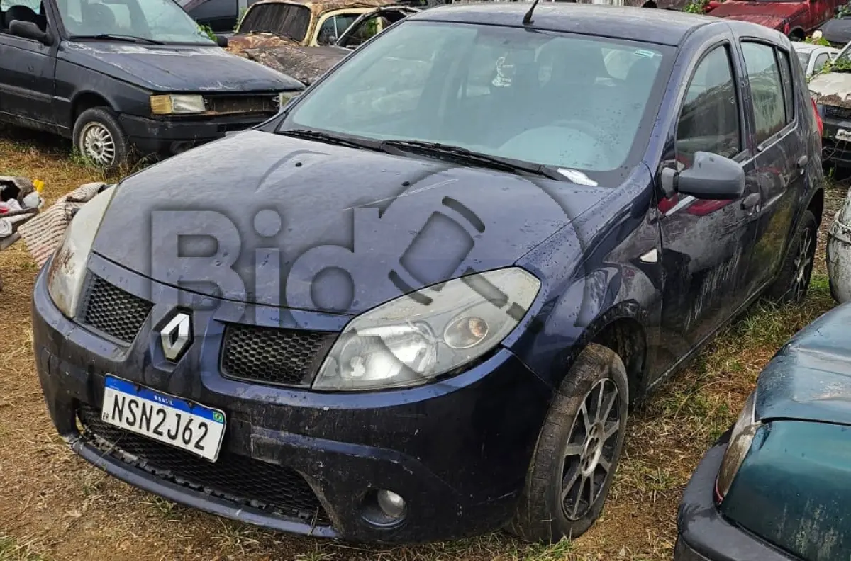 LOTE 015 - Espécie: PASSAGEIRO / Marca: RENAULT / Modelo: SANDERO AUT1016V / Placa: NSN2J62 / UF: SC / Município: Blumenau / Ano fabricação: 2010 / Ano modelo: 2010 / Cor: AZUL / Chassi: 93YBSR6RHAJ421536 / Motor: D4DH760Q089009 / RENAVAM: 201980916