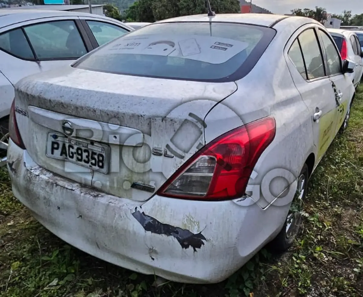LOTE 001 - Espécie: PASSAGEIRO / Marca: NISSAN / Modelo: VERSA 16 SL / Placa: PAG9358 / UF: SC / Município: Joinville / Ano fabricação: 2015 / Ano modelo: 2016 / Cor: BRANCA / Chassi: 94DBCAN17GB101784 / Motor: HR16016643T / RENAVAM: 01056535560