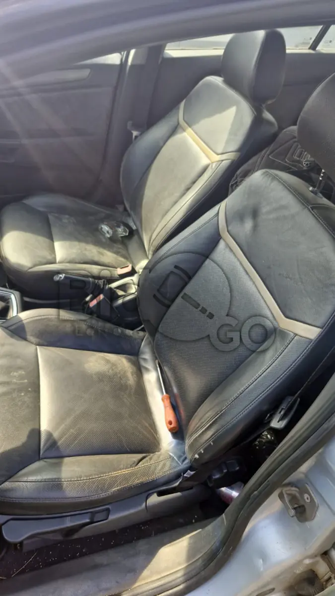 LOTE 012 - Espécie: PASSAGEIRO / Marca: GM / Modelo: VECTRA HATCH 4P GT-X / Placa: MID7617 / UF: SC / Município: Itapema / Ano fabricação: 2010 / Ano modelo: 2011 / Cor: PRATA / Chassi: 9BGAV48C0BB166390 / Motor: NBB000027 / RENAVAM: 231762143
