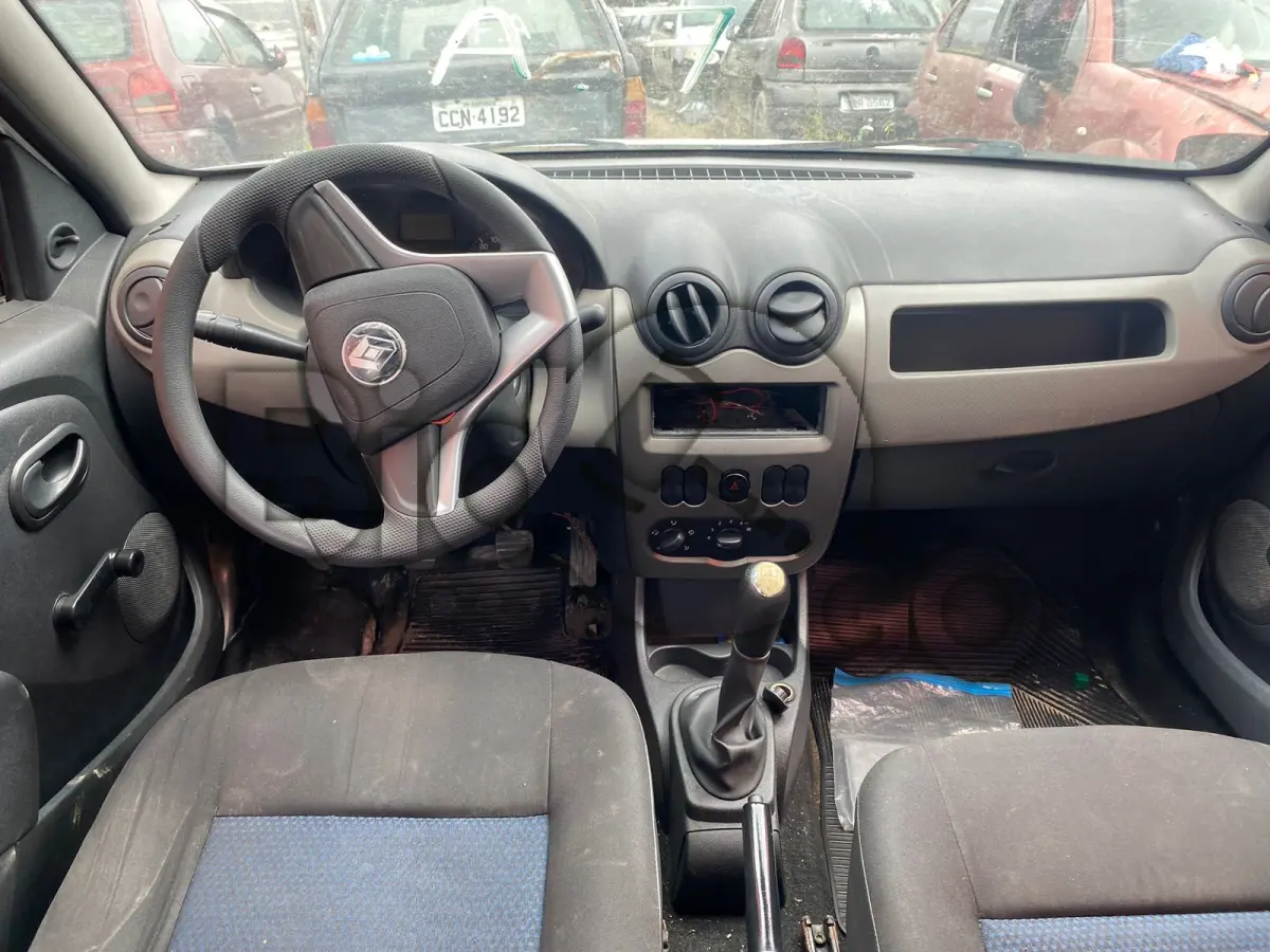 LOTE 004 - Espécie: PASSAGEIRO / Marca: RENAULT / Modelo: SANDERO AUT1016V / Placa: ATW0272 / UF: SC / Município: Itajaí / Ano fabricação: 2011 / Ano modelo: 2011 / Cor: PRATA / Chassi: 93YBSR6RHBJ784708 / Motor: D4DH760Q158248 / RENAVAM: 321893948