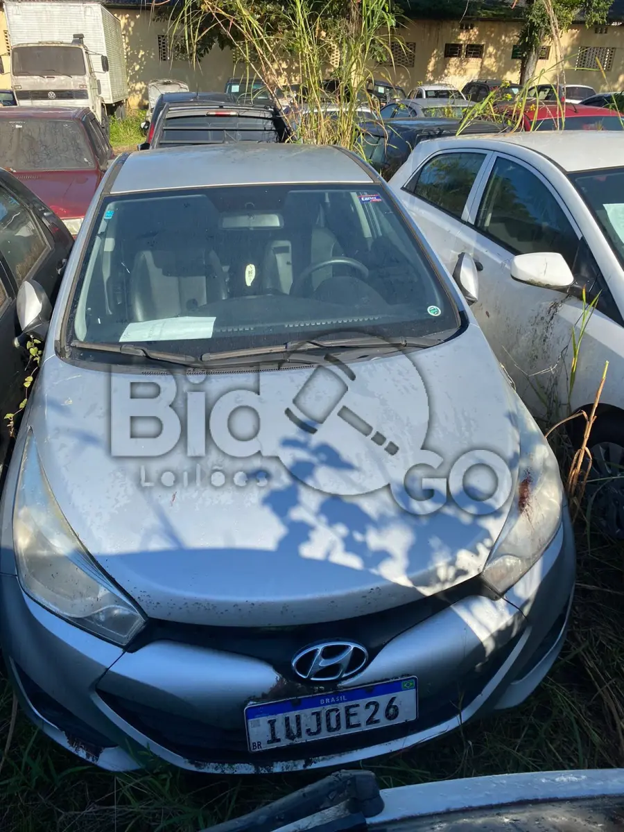 LOTE 008 - Espécie: PASSAGEIRO / Marca: HYUNDAI / Modelo: HB20 1.6M 1.6M / Placa: IUJ0E26 / UF: SC / Município: Joinville / Ano fabricação: 2013 / Ano modelo: 2013 / Cor: PRATA / Chassi: 9BHBG51DADP082885 / Motor: F4FADU030835 / RENAVAM: 538250631