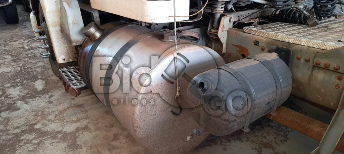 LOTE 003 - Espécie: TRACAO / Marca: VOLVO / Modelo: NL10 320 4X2T EDC / Placa: IFF1E28 / UF: PR / Município: Francisco Beltrão / Ano fabricação: 1996 / Ano modelo: 1996 / Cor: BRANCA / Chassi: 9BVN4B9A0TE655181 / Motor: D10A320138849119 / RENAVAM: 00658734709 *Veículo afetado pela enchente