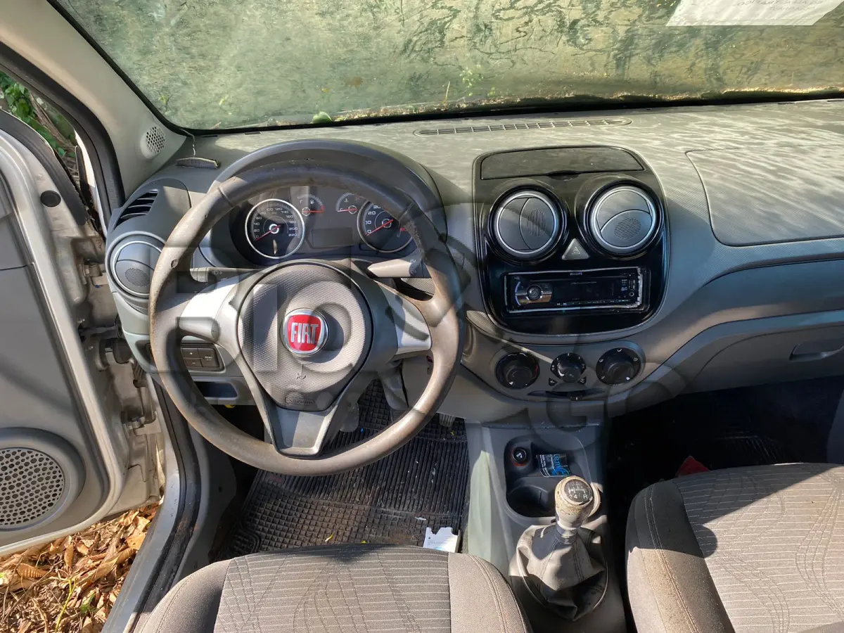 LOTE 007 - Espécie: PASSAGEIRO / Marca: I / Modelo: FIAT PALIO ATTRACT 1.4 / Placa: MLJ2151 / UF: SC / Município: Imbituba / Ano fabricação: 2012 / Ano modelo: 2013 / Cor: PRATA / Chassi: 8AP196272D4603147 / Motor: 327A0111118116 / RENAVAM: 00509719554