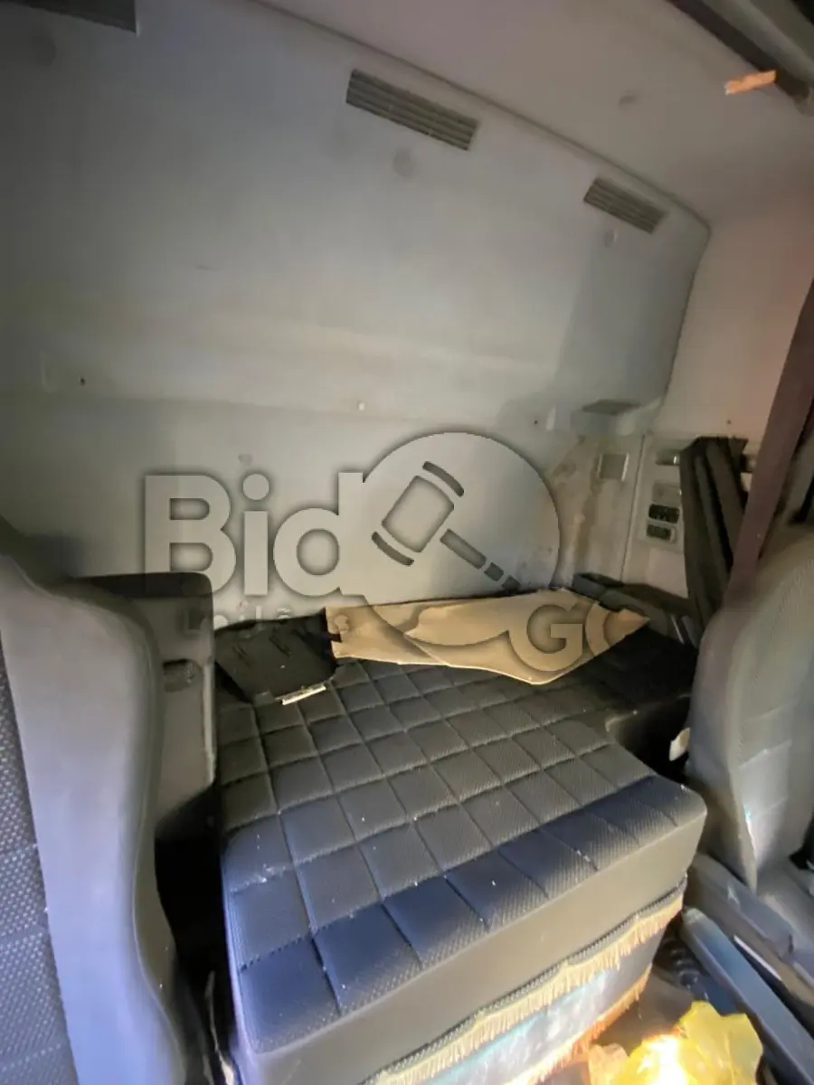 LOTE 009 - Espécie: TRACAO / Marca: M.BENZ / Modelo: ACTROS 2646LS6X4 / Placa: QBH7F57 / UF: PR / Município: Dois Vizinhos / Ano fabricação: 2014 / Ano modelo: 2014 / Cor: BRANCA / Chassi: 9BM934241ES022543 / Motor: 5410000U9064958 / RENAVAM: 1002246293