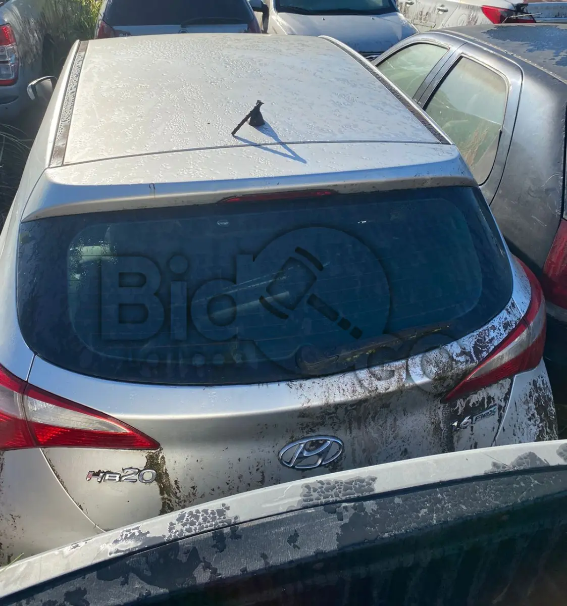 LOTE 008 - Espécie: PASSAGEIRO / Marca: HYUNDAI / Modelo: HB20 1.6M 1.6M / Placa: IUJ0E26 / UF: SC / Município: Joinville / Ano fabricação: 2013 / Ano modelo: 2013 / Cor: PRATA / Chassi: 9BHBG51DADP082885 / Motor: F4FADU030835 / RENAVAM: 538250631