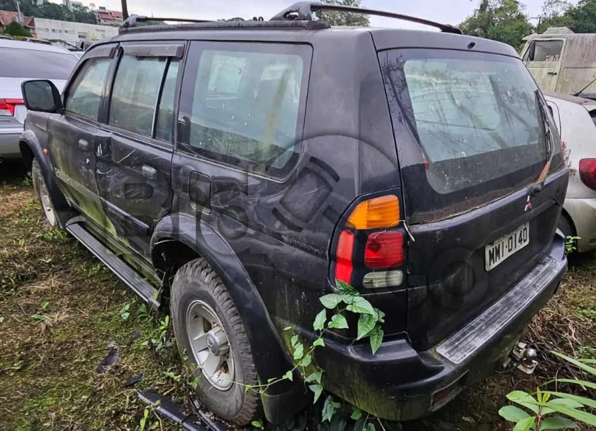 LOTE 019 - Espécie: CAMIONETA / Marca: I / Modelo: MMC PAJERO SP. 4X4 GLS / Placa: MMI0140 / UF: SC / Município: Guaramirim / Ano fabricação: 2001 / Ano modelo: 2001 / Cor: PRETA / Chassi: JMY0RK9701P100832 / Motor: DP2186 / RENAVAM: 763953881