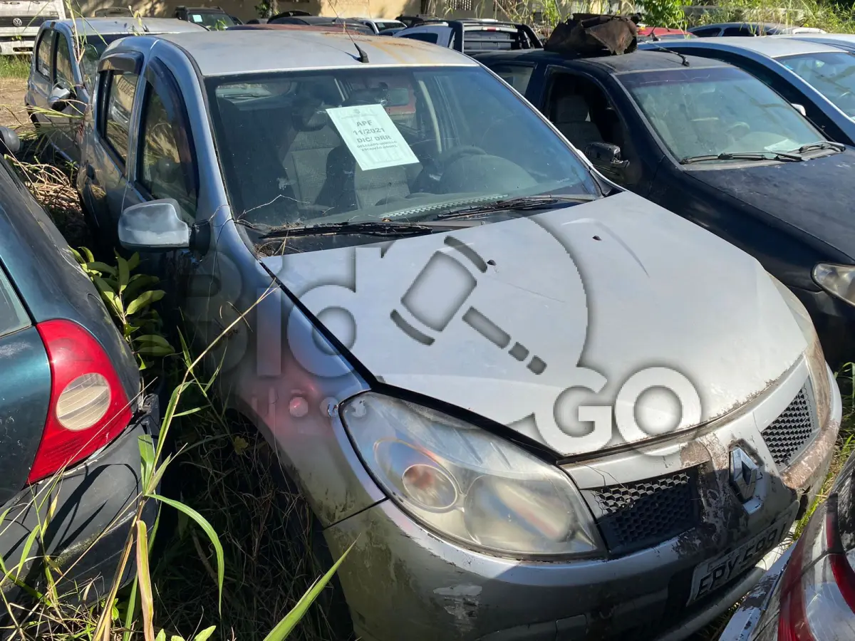 LOTE 010 - Espécie: PASSAGEIRO / Marca: RENAULT / Modelo: SANDERO EXP1016V / Placa: EPY5981 / UF: SP / Município: Praia Grande / Ano fabricação: 2010 / Ano modelo: 2011 / Cor: PRATA / Chassi: 93YBSR7RHBJ678305 / Motor: D4DH760Q137213 / RENAVAM: 266198295