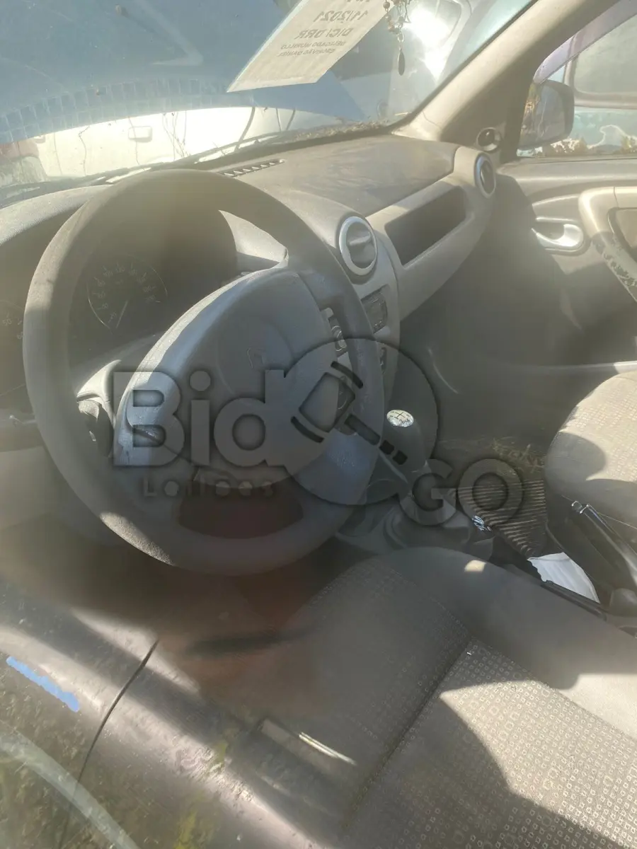 LOTE 010 - Espécie: PASSAGEIRO / Marca: RENAULT / Modelo: SANDERO EXP1016V / Placa: EPY5981 / UF: SP / Município: Praia Grande / Ano fabricação: 2010 / Ano modelo: 2011 / Cor: PRATA / Chassi: 93YBSR7RHBJ678305 / Motor: D4DH760Q137213 / RENAVAM: 266198295