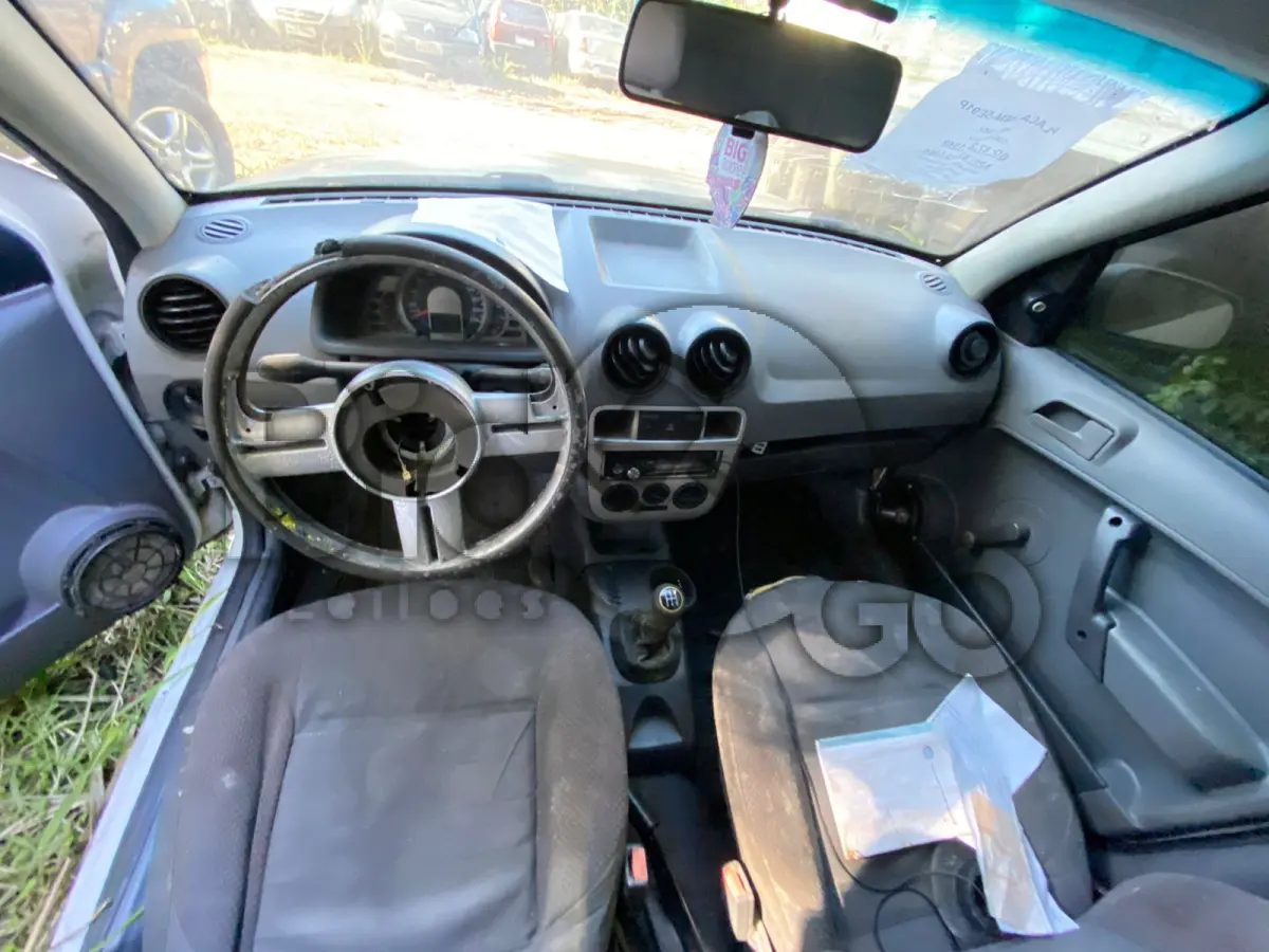 LOTE 003 - Espécie: PASSAGEIRO / Marca: VW / Modelo: GOL 1.6 POWER / Placa: JMM5E91 / UF: SP / Município: São Paulo / Ano fabricação: 2006 / Ano modelo: 2007 / Cor: BRANCA Chassi: 9BWCB05W87T073216 / Motor: BWX001166 / RENAVAM: 00904718891
