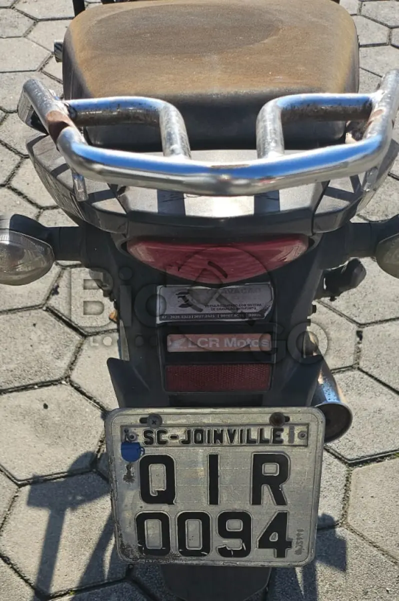 LOTE 008 - Espécie: PASSAGEIRO / Marca: HONDA / Modelo: CG 160 FAN / Placa: QIR0094 / UF: SC / Município: Joinville / Ano fabricação: 2018 / Ano modelo: 2018 / Cor: PRETA / Chassi: 9C2KC2200JR160635 / Motor: KC22E0J160668 / RENAVAM: 1151737035