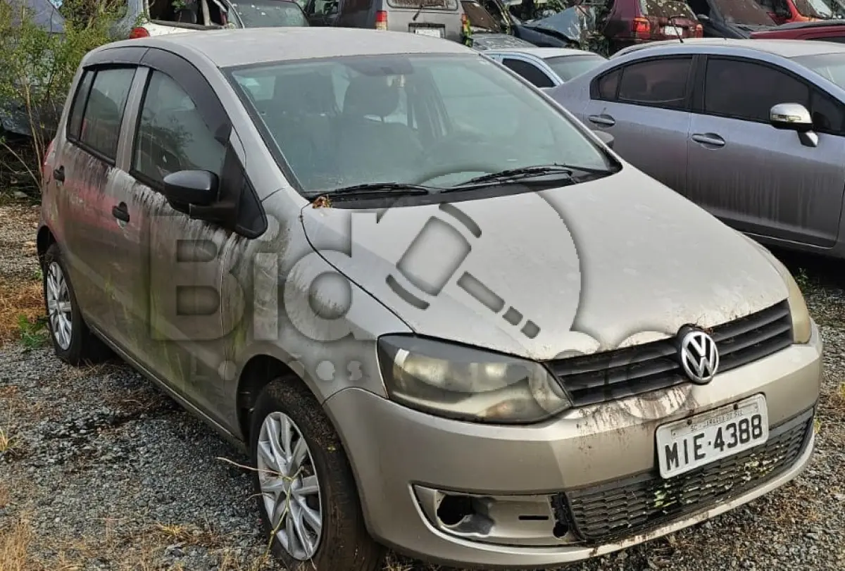 LOTE 006 - Espécie: AUTOMOVEL / Marca: VW / Modelo: FOX 1.0 GII / Placa: MIE4388 / UF: SC / Município: Jaraguá do Sul / Ano fabricação: 2011 / Ano modelo: 2012 / Cor: PRATA / Chassi: 9BWAA05Z7C4016157 / Motor: CCNA07743 / RENAVAM: 358320070